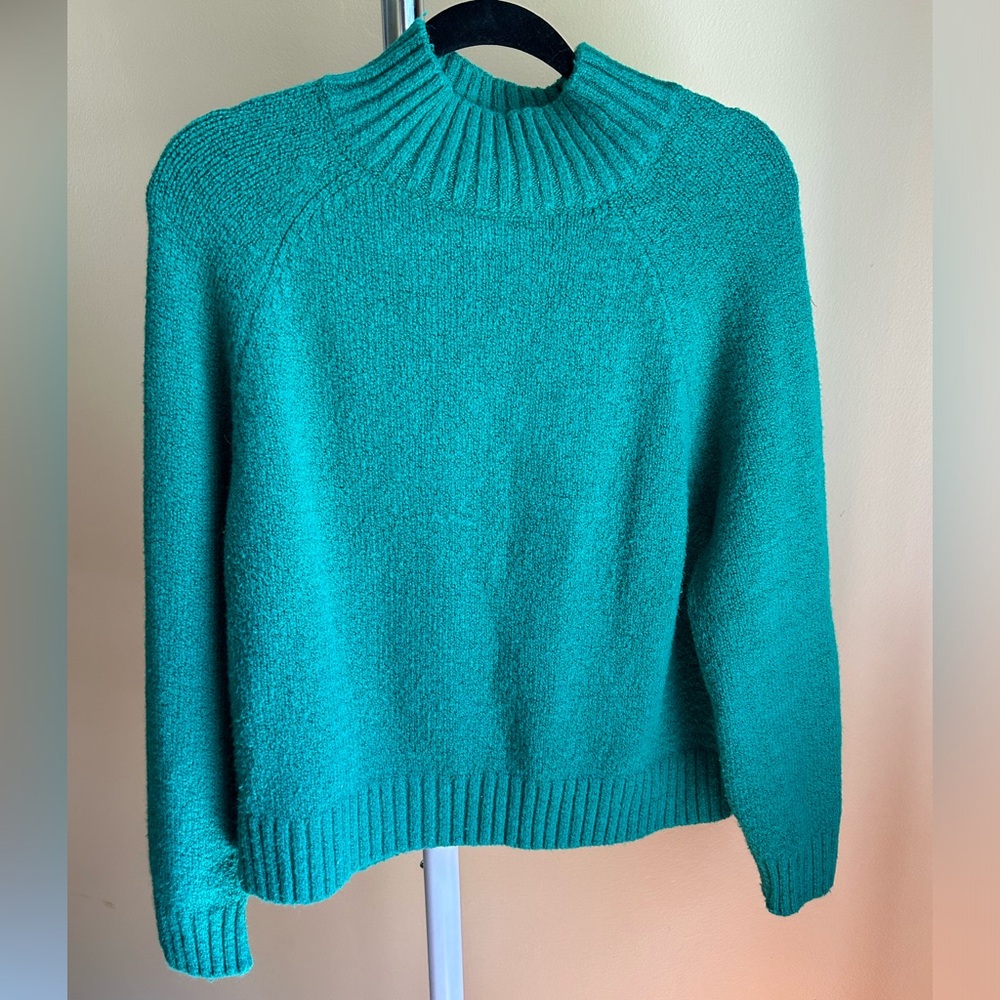 Old Navy Kelly green mock neck sweater, M